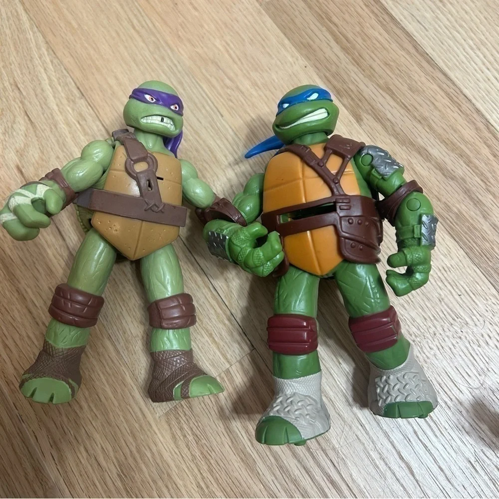 Teenage Mutant Ninja Turtle Action Figure Bundle Donatello Leonardo Transformer